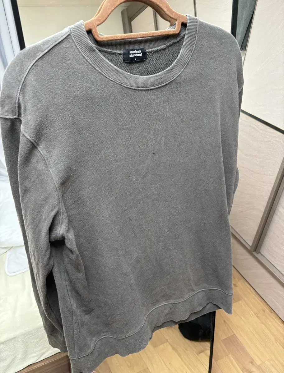 Untrended gray top