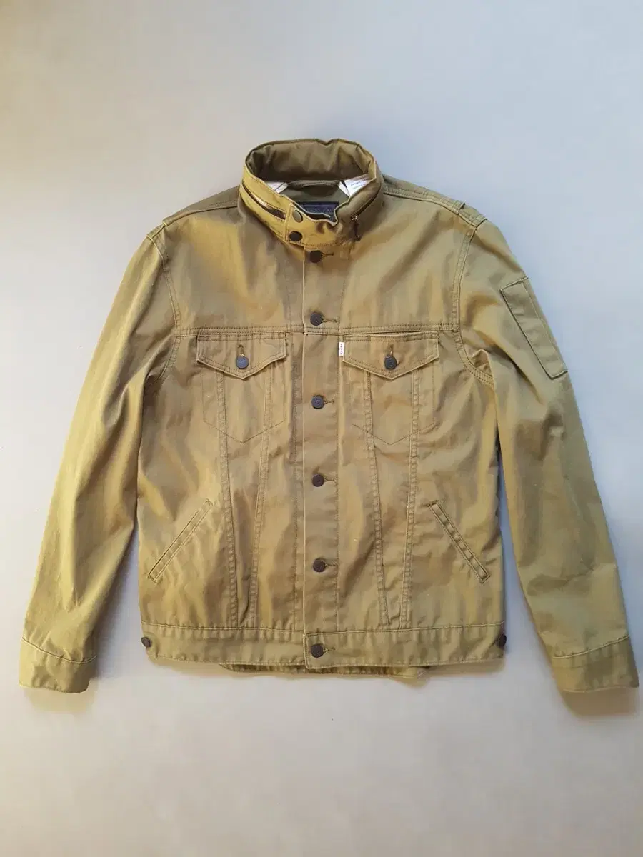 [L] Levi's Hidden Hood Utility Trucker Jacket