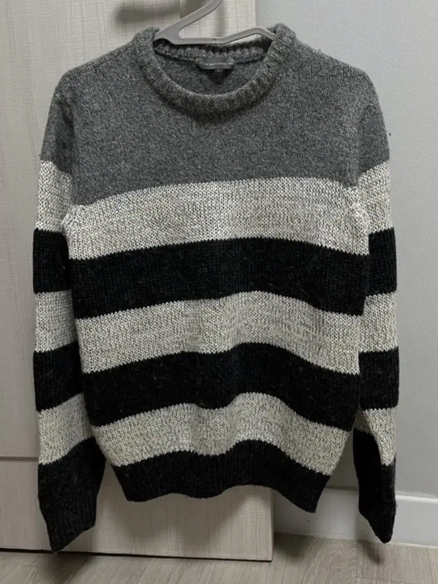 (100) Men's Striped Wool Knit Worn Twice