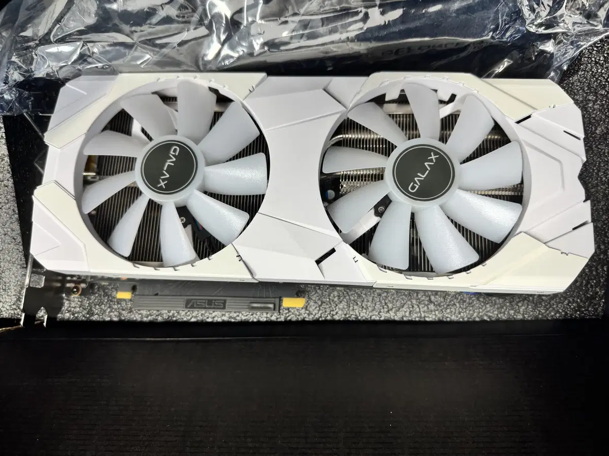 GALAX RTX 2060 Super 그래픽카드 판매합니다.