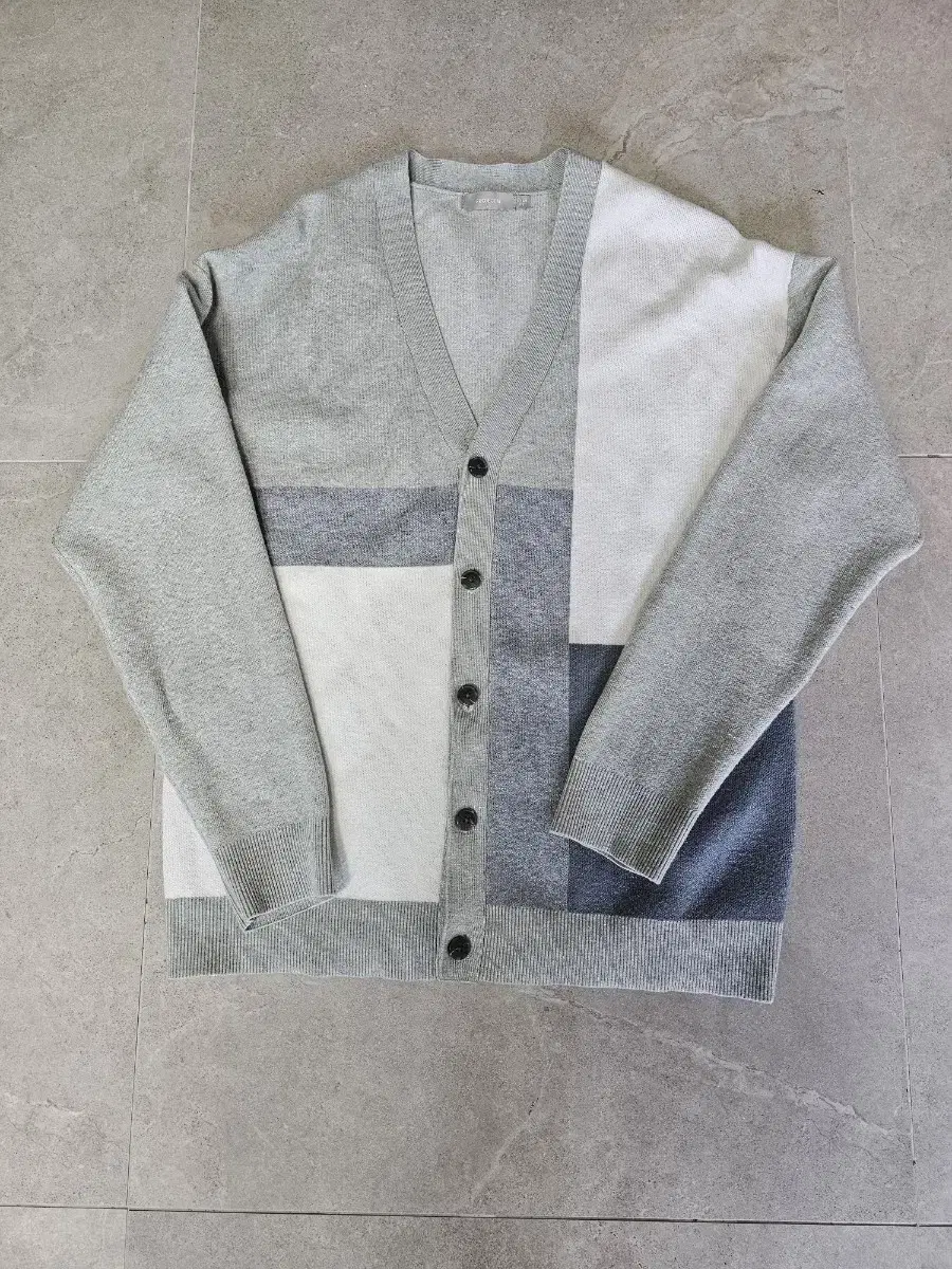 Men's Cardigan in Light Khaki, Overfit 95