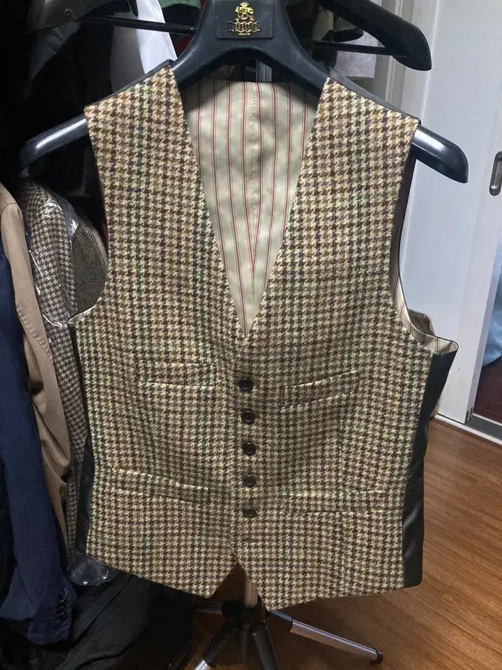 Man-on-the-Boone Moon Tweed Houndstooth Best48