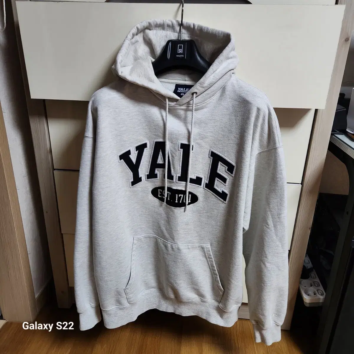 This is a Yale brushed hoodie(105)