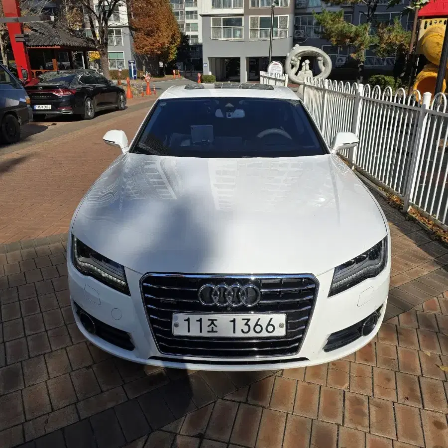 아우디 A7 다이나믹 4G 4.5TDI 콰트로 2015년 5월식 휜색 3