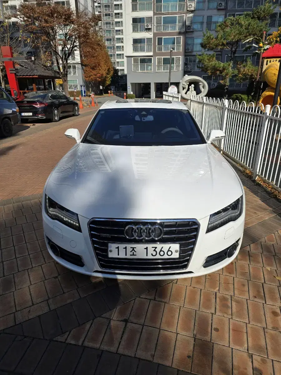 아우디 A7 다이나믹 4G 4.5TDI 콰트로 2015년 5월식 휜색 3