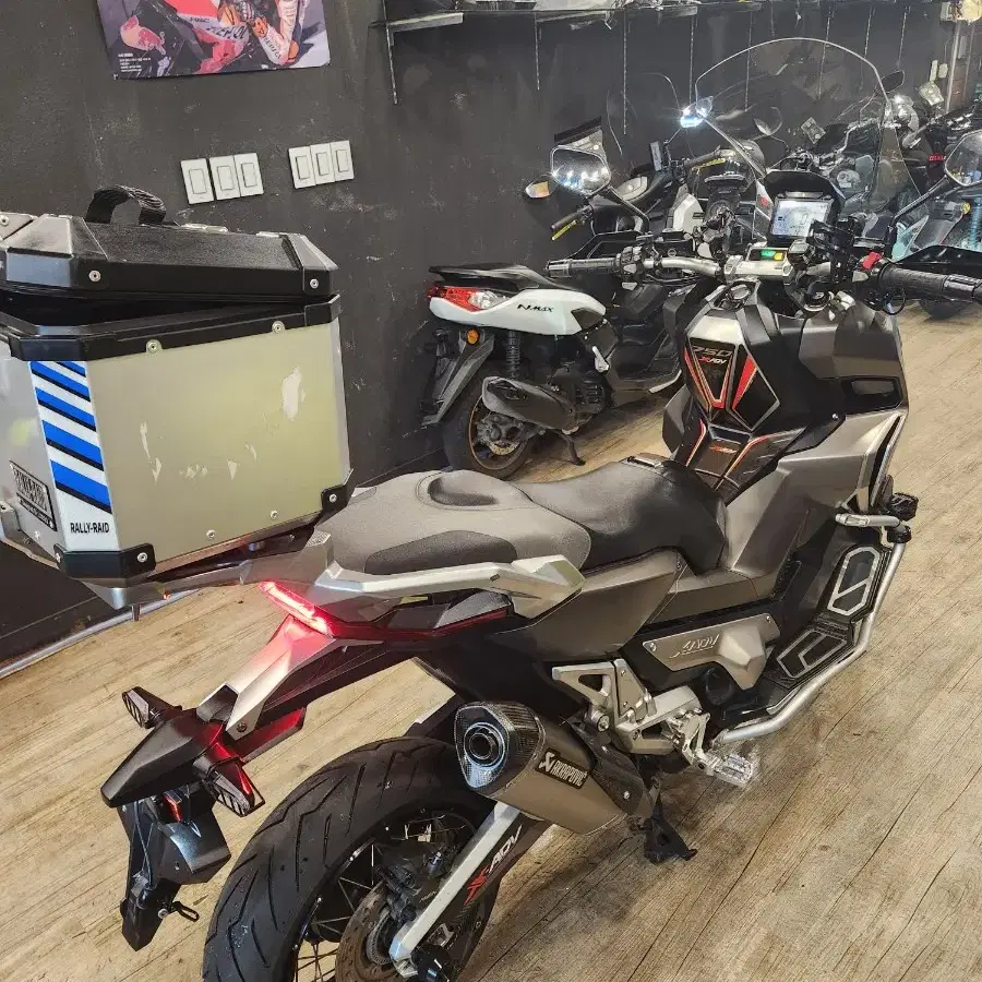 2018x-adv750 아크라정품 구변차량!!짧은키로수