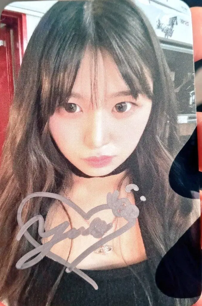 LOVEONE yuna signature photocard