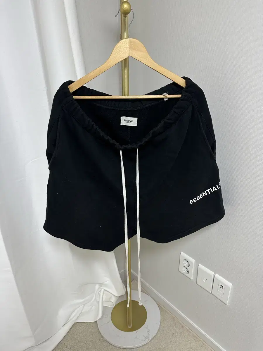 Essential Shorts Black