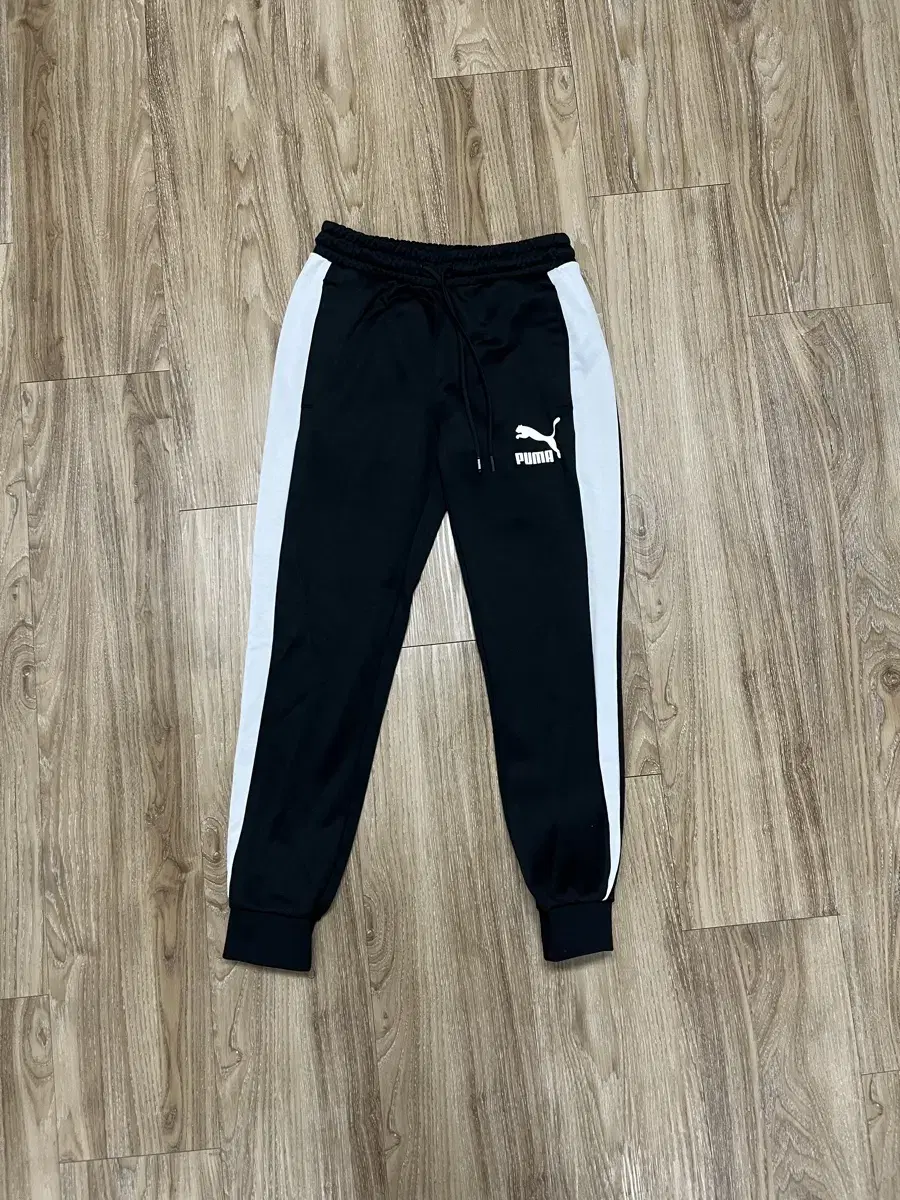 Puma Black and white jogger pants M