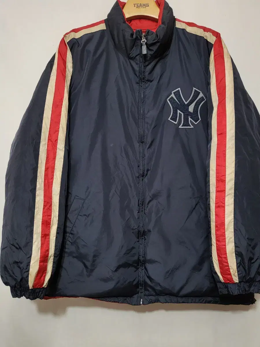 MLB New York Yankees Reversible Padded Jacket