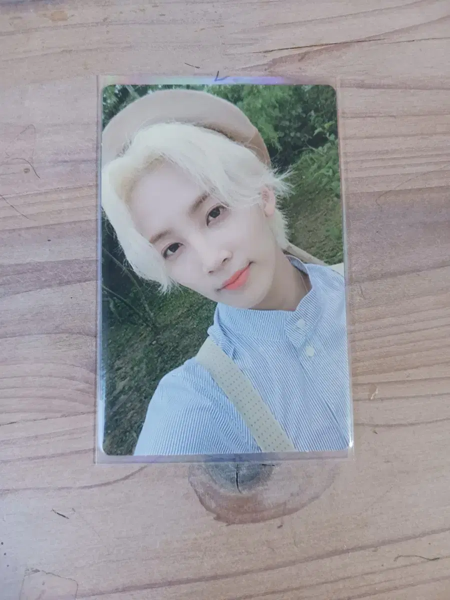 Seventeen jeonghan unodorized beret photocard sells