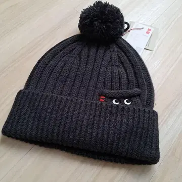 유니클로 다크 그레이 니트 모자