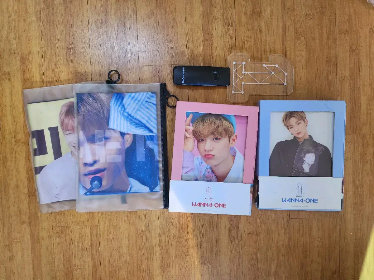 Sell Wanna One merchandise