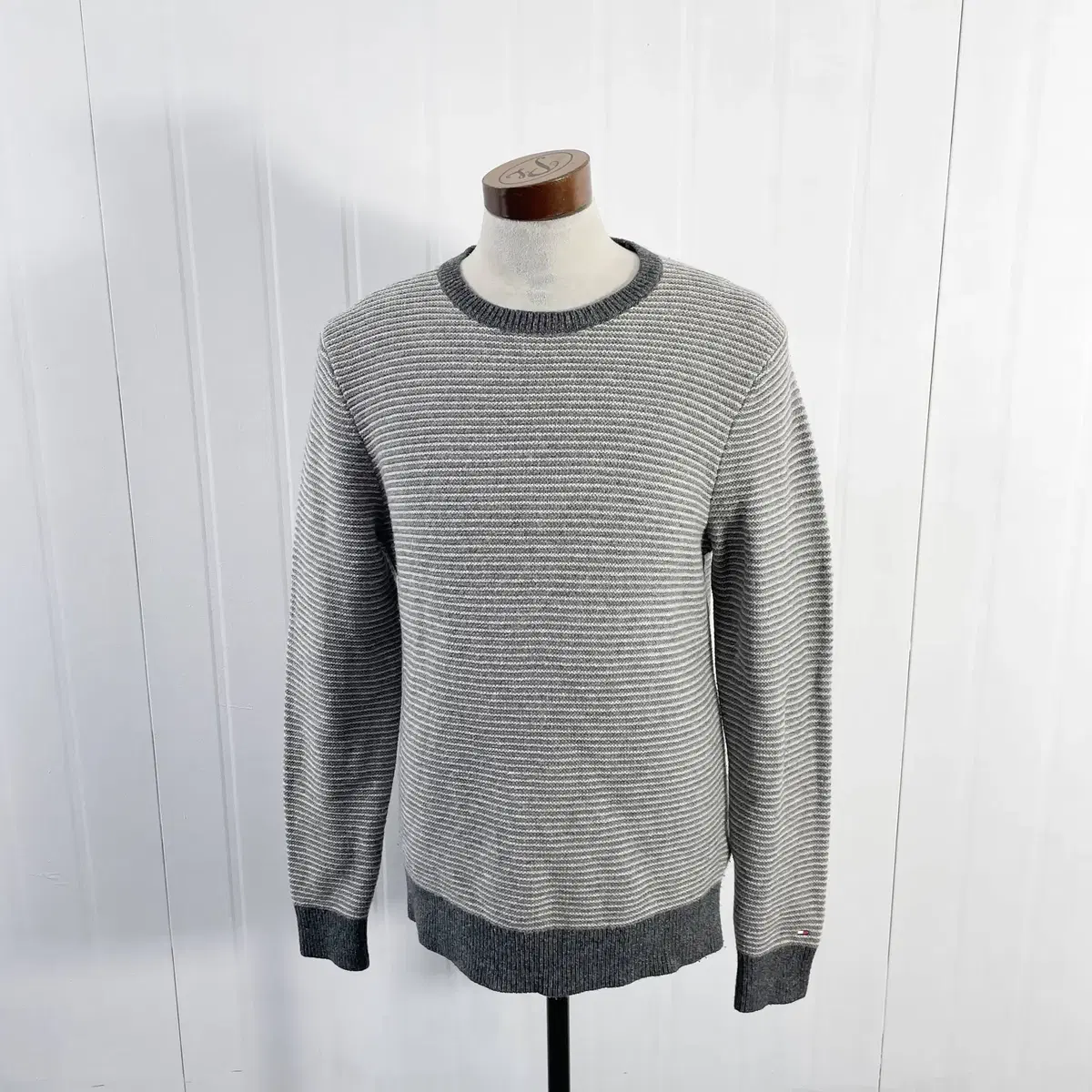 E1 Tommy Hilfiger Men's Knit Shirt Size 100