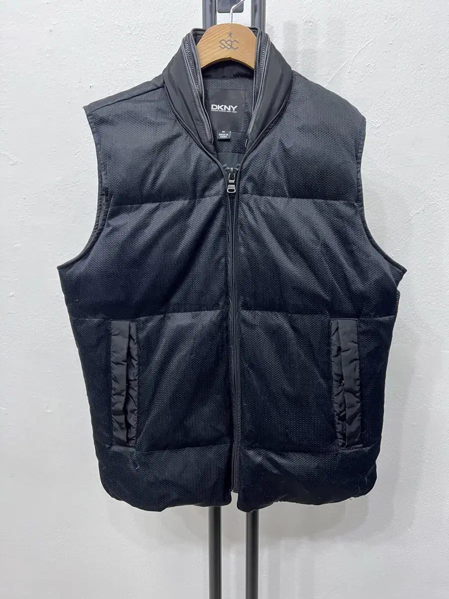 Genuine) DKNY Men's Padded Vest