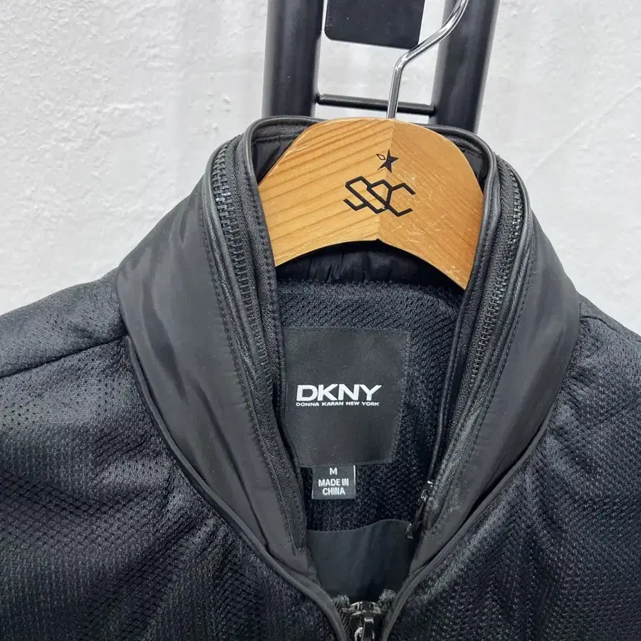 정품) DKNY 남성 패딩조끼