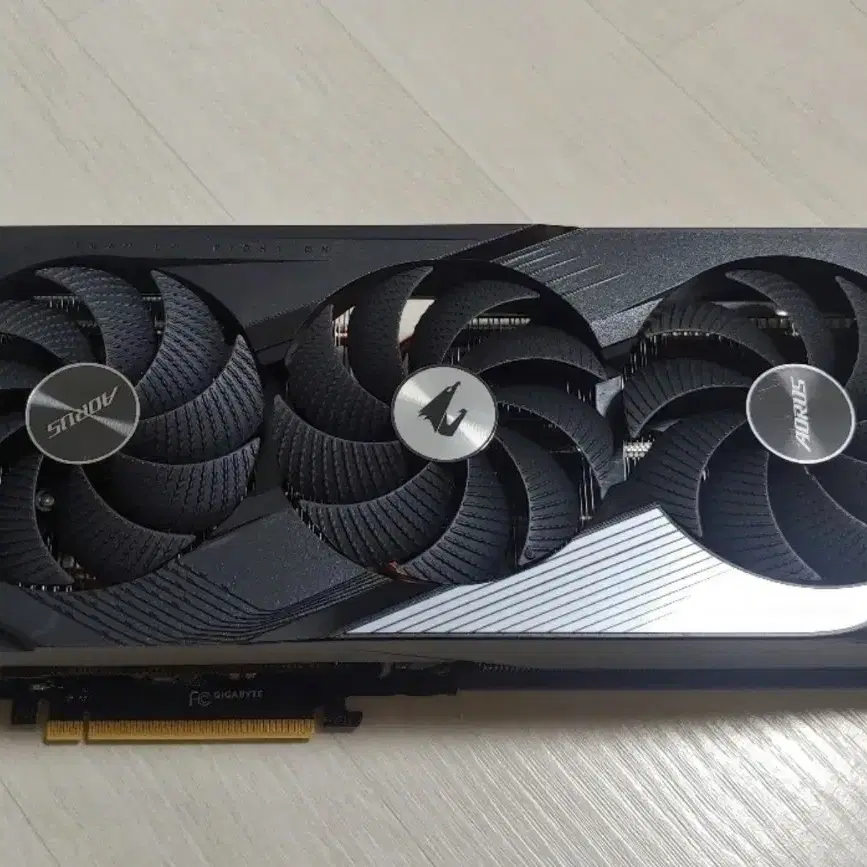 기가바이트 4070 ti super MASTER