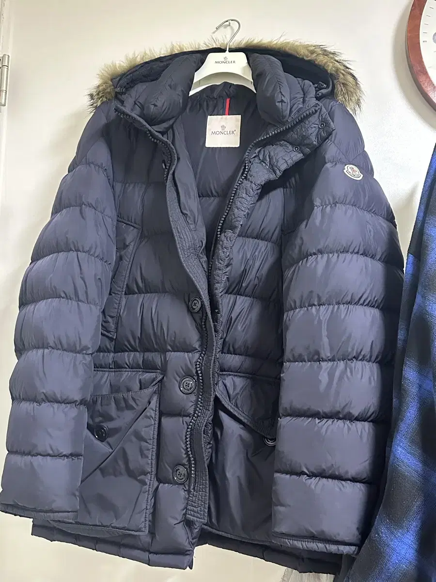 Moncler Clooney size 6