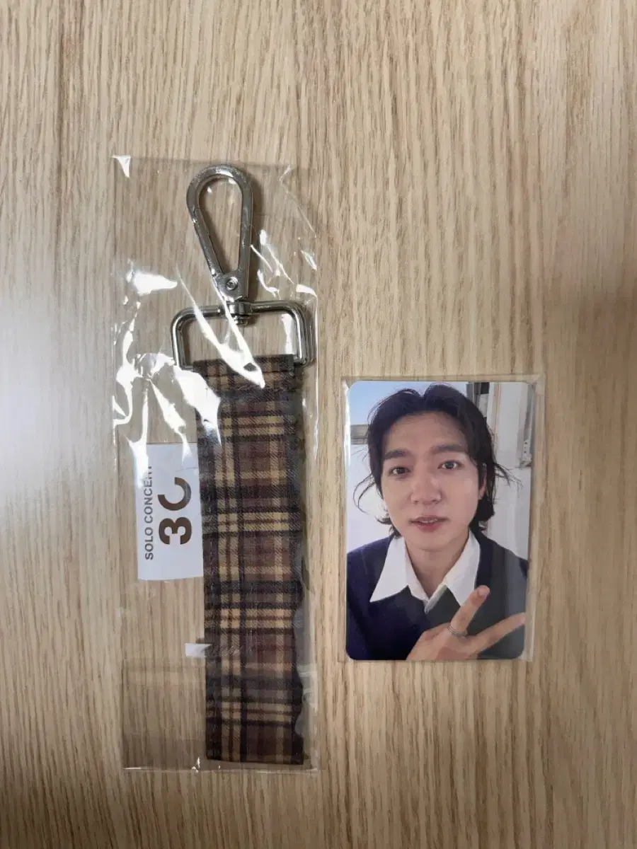 Sungjin WTS Solo Concert First Con EntryPhotocard checkTransfer of keyring