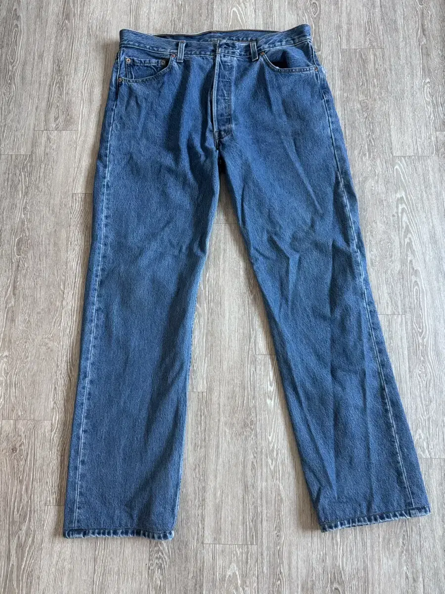 Levis 501 vintage 90s made in canada