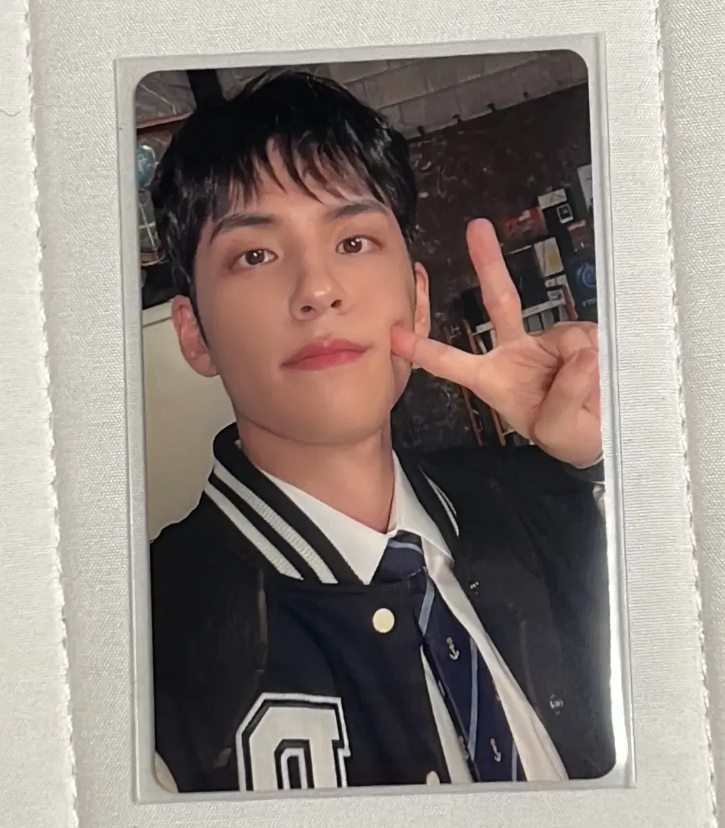 day 6 원필 4만원 photocard 데니멀즈 pop up 볼콕 브이