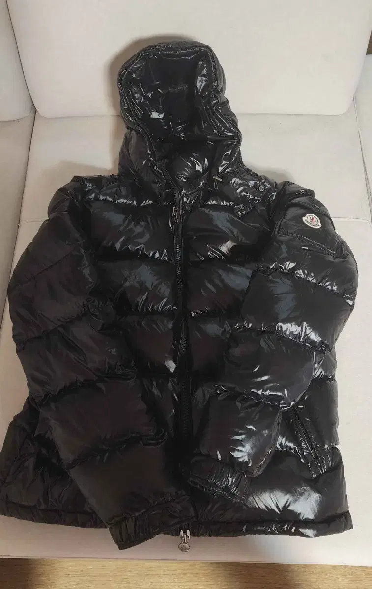 [4] Moncler maya glossy padded black