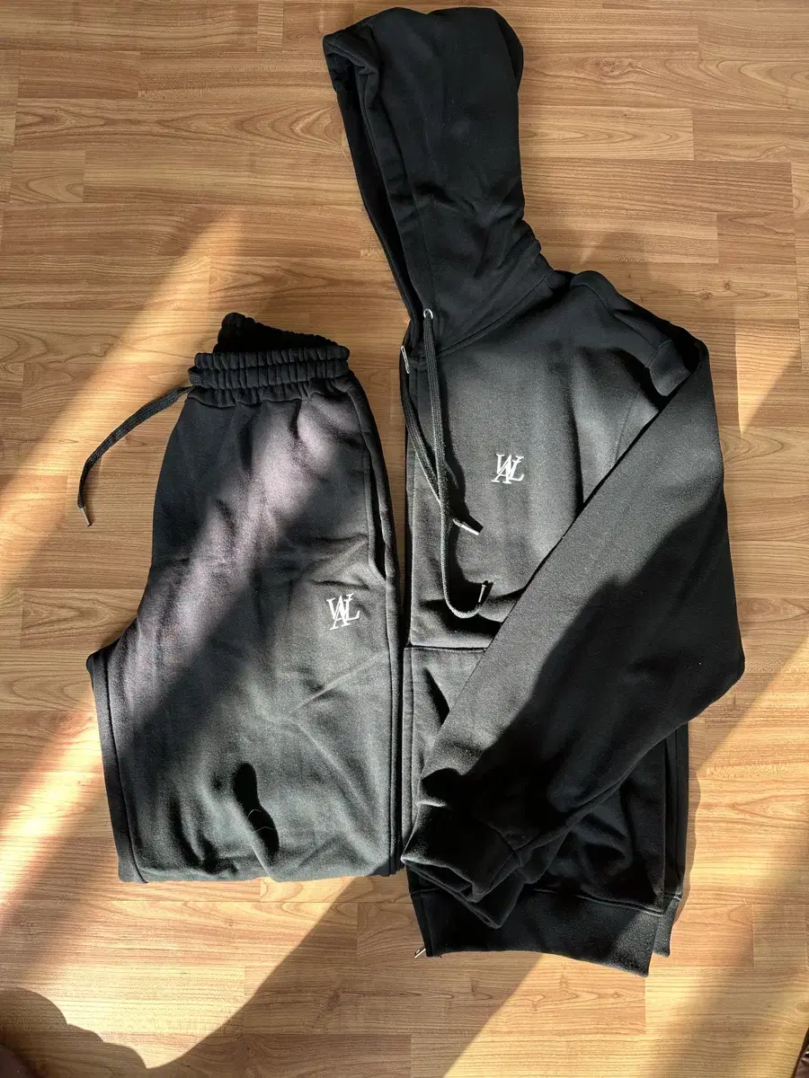 [L] UALONG Hooded zip-up and jogger pants