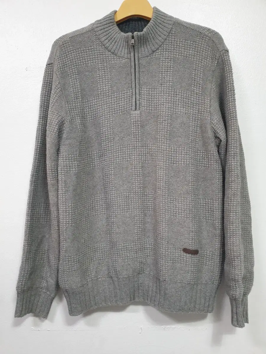 Daks Grey Knit Half-Zip Up Size 100