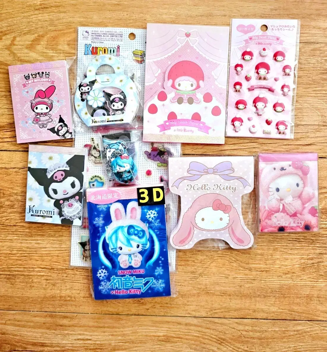 Miku Kitty, Strawberry My Melody, Toothsome Kitty, Kuromi the Waitress, Kitty Notebook