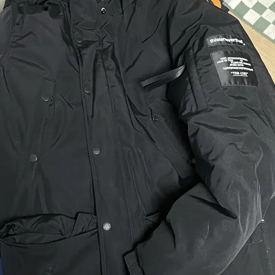 디스이즈네버댓 WOODSMAN Down Parka Black