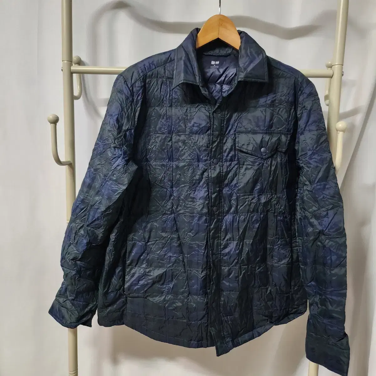 D16 [XL] Uniqlo Check Button Lightweight Padding