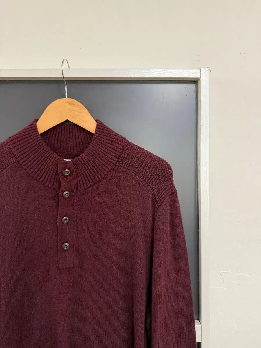 [M] Gap Burgundy Low-Neck Knit