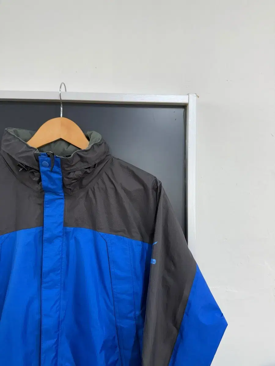 [L] Mizuno waterproof hooded zip-up windbreaker