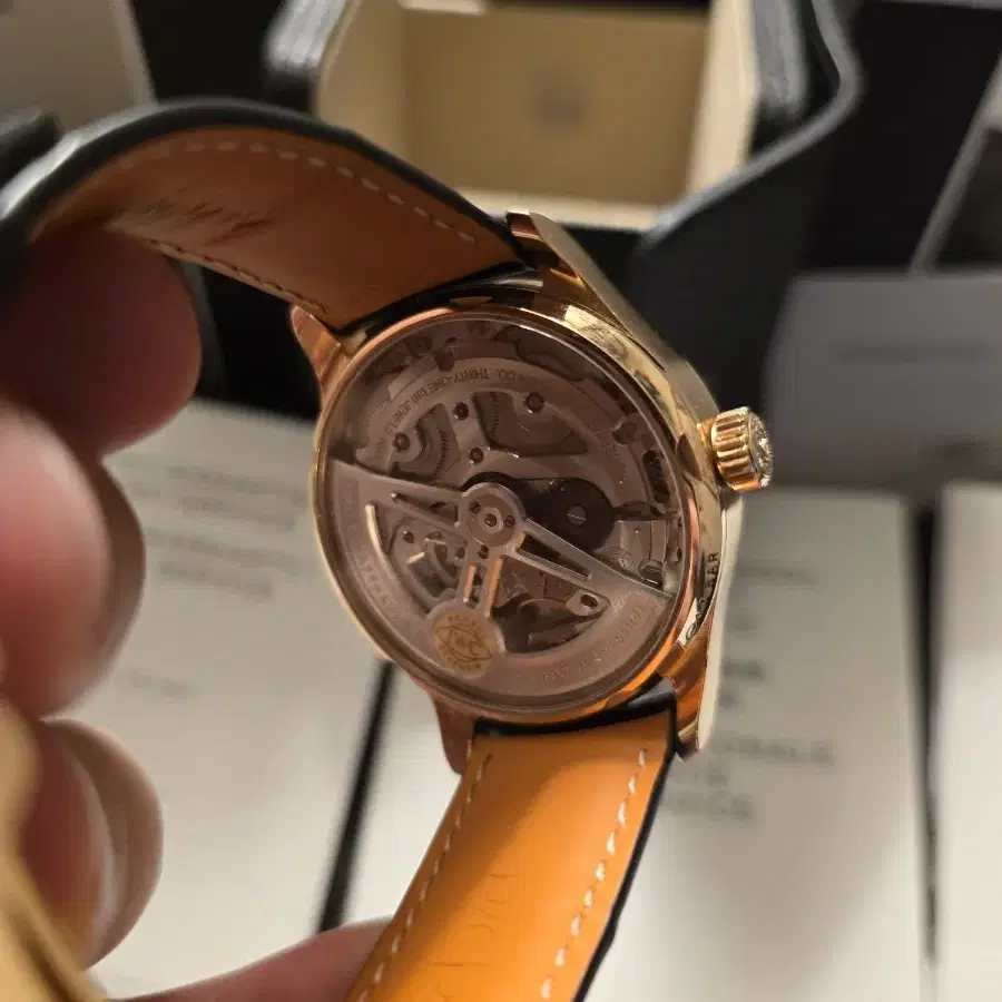 iwc 금부엉이 금통 19년 국내 풀셋입니다.