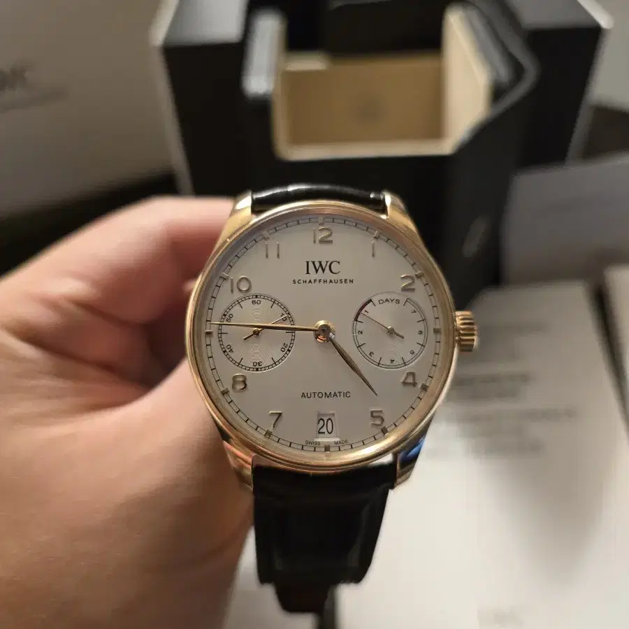 iwc 금부엉이 금통 19년 국내 풀셋입니다.