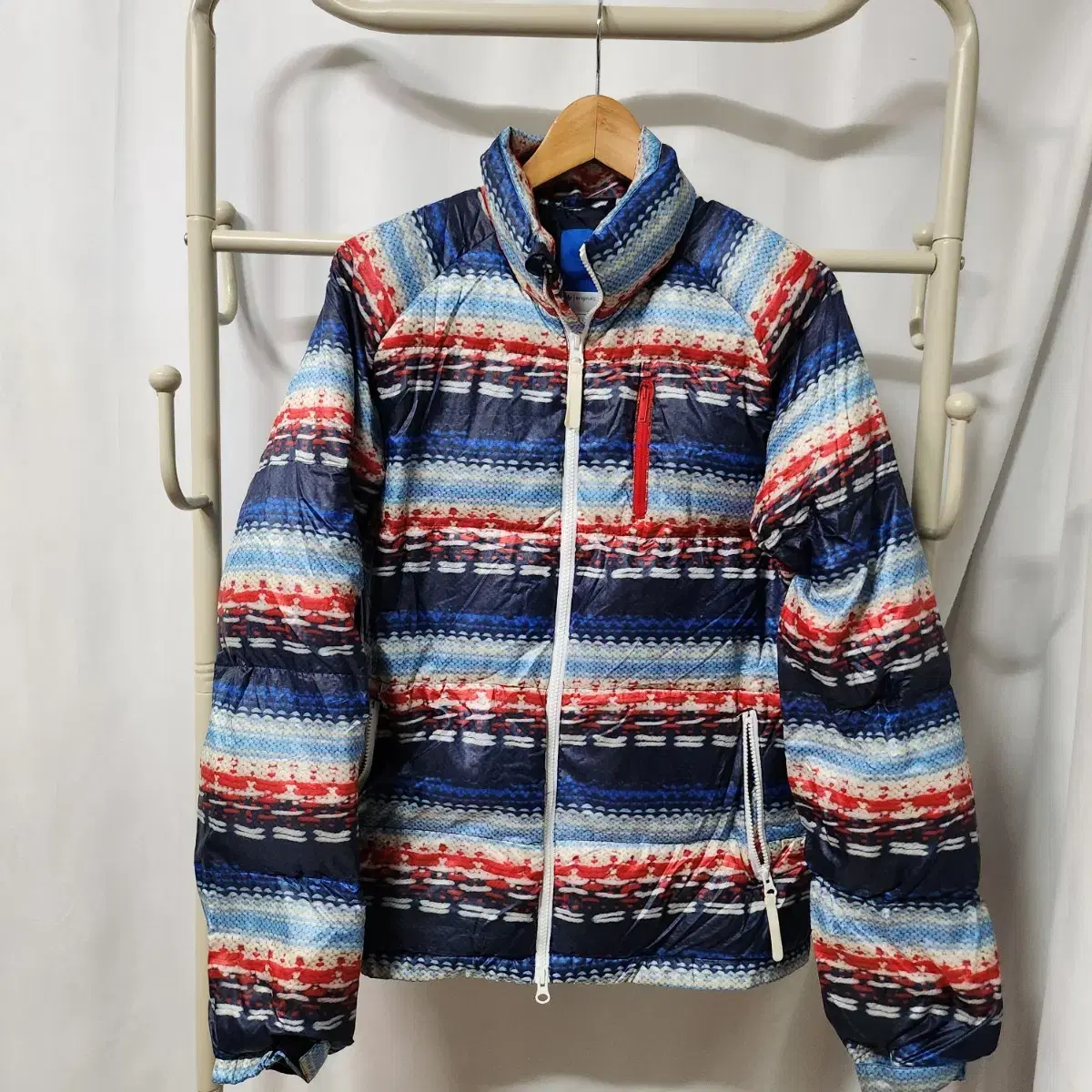 D19 [100] Adadas goose down padded jumper