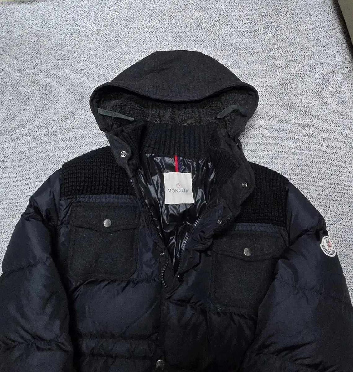 Moncler Padded hoodieUnisex95