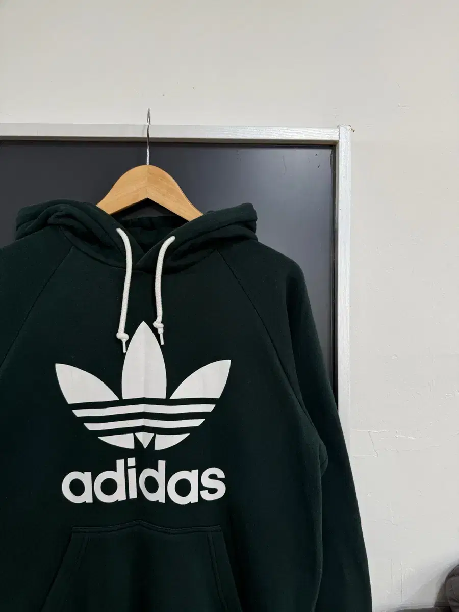 [2XL] adidas Big Trefoil Hoodie