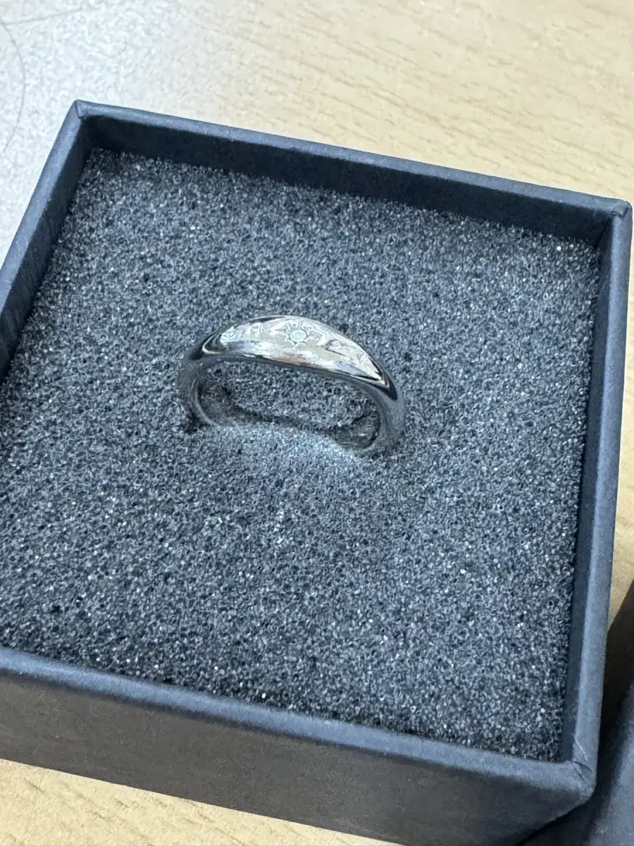 Skz lee know ring