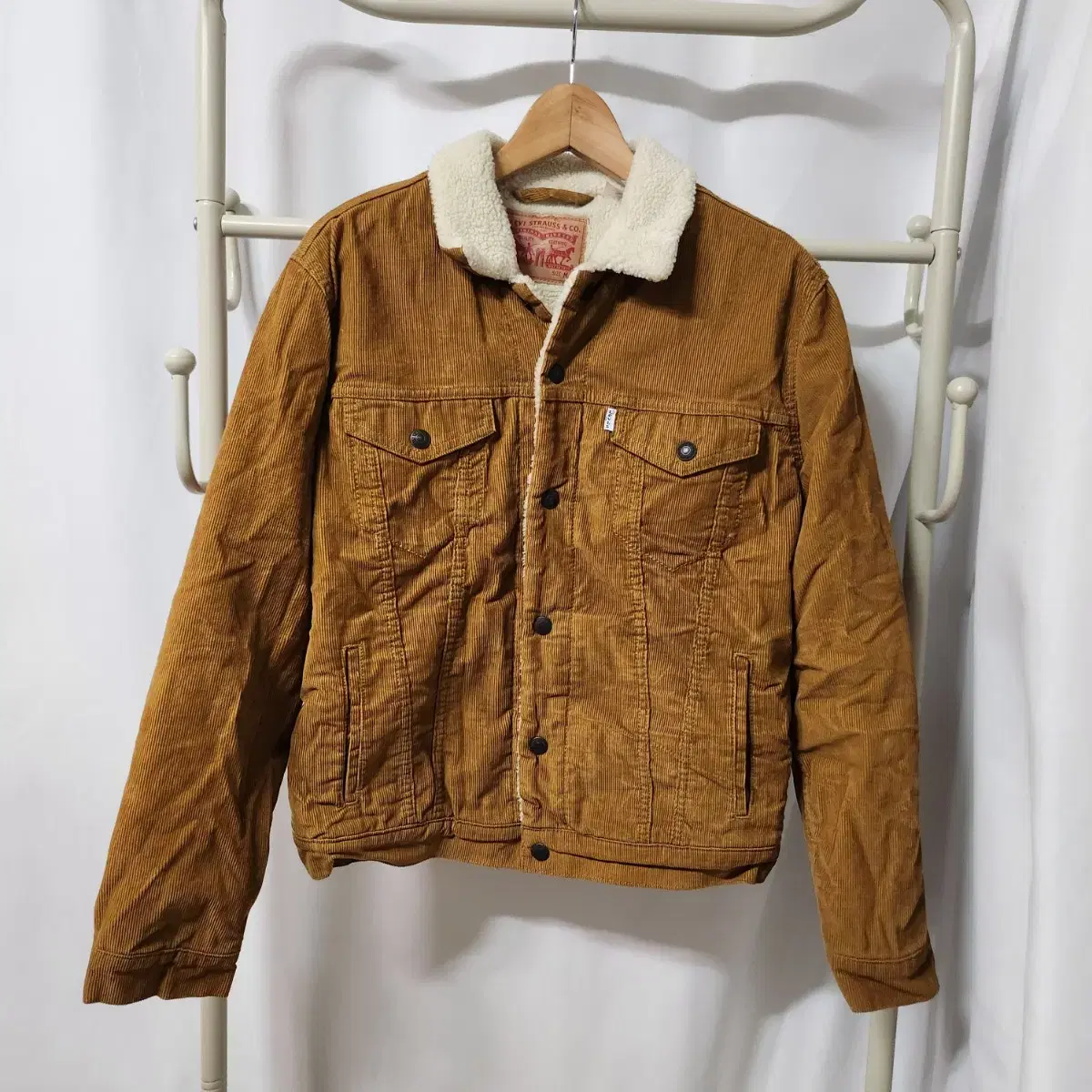 D26 [M] Levi's Corduroy Golden Jacket