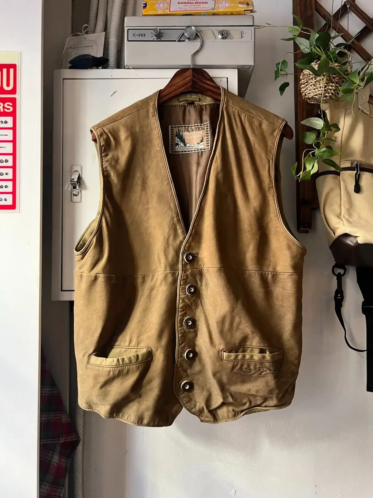 [L]90's European Vintage Real Suede Mountain Vest