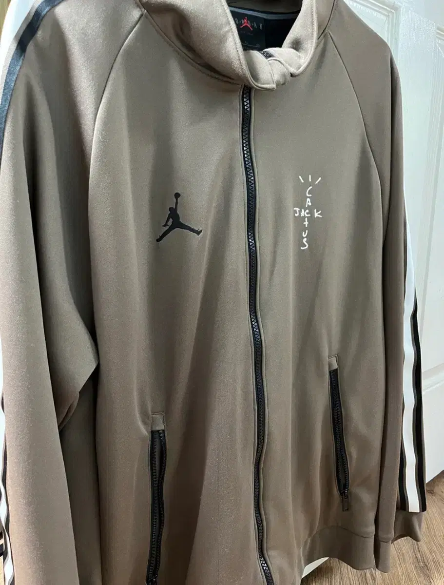 Jordan X Travis Scott MJ Track Jacket XL