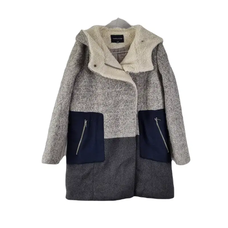 E8841 Plastic Island Female Gray Coat/Dirk