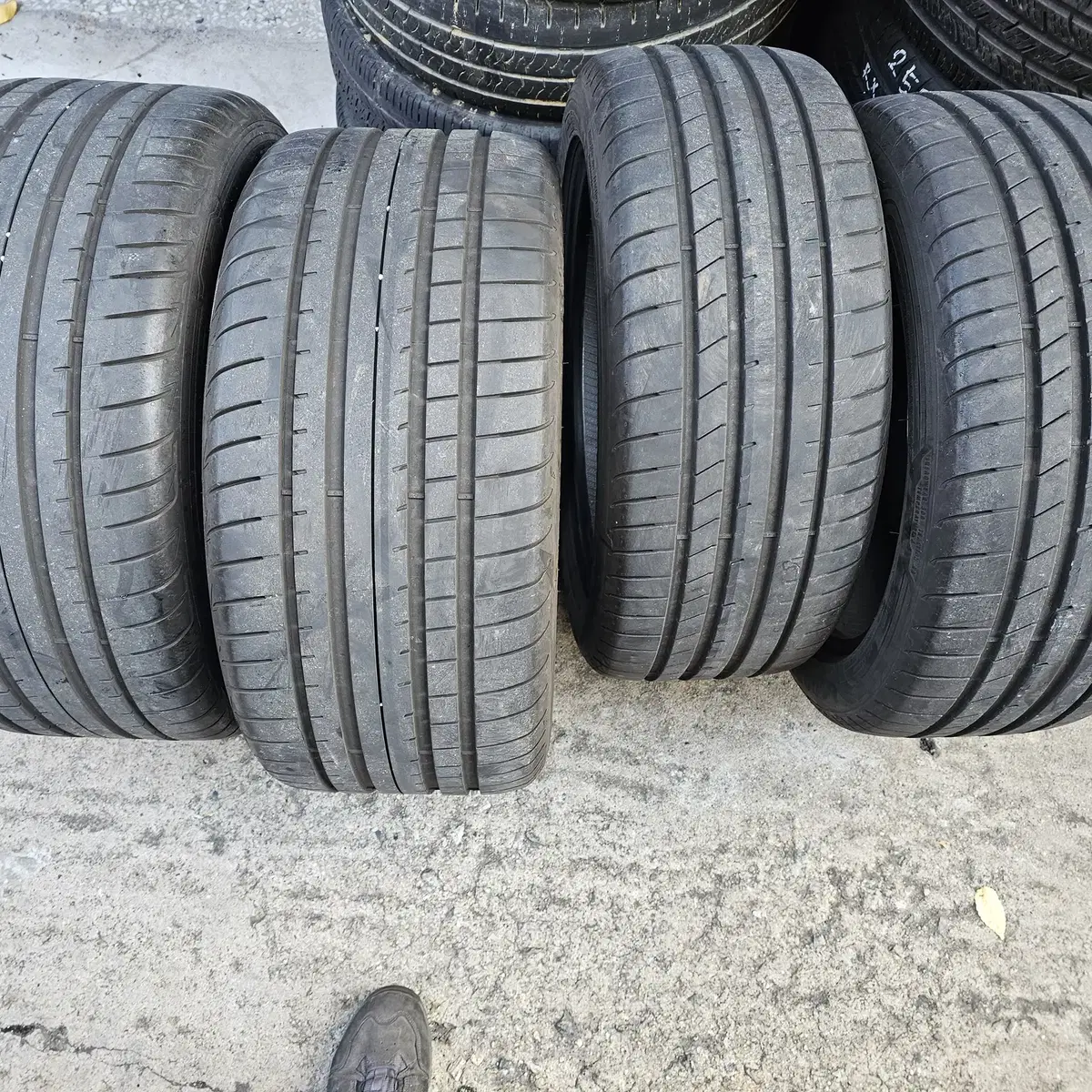 245/45R18,  275/40R18  BMW 벤츠  런플랫타이어 4본