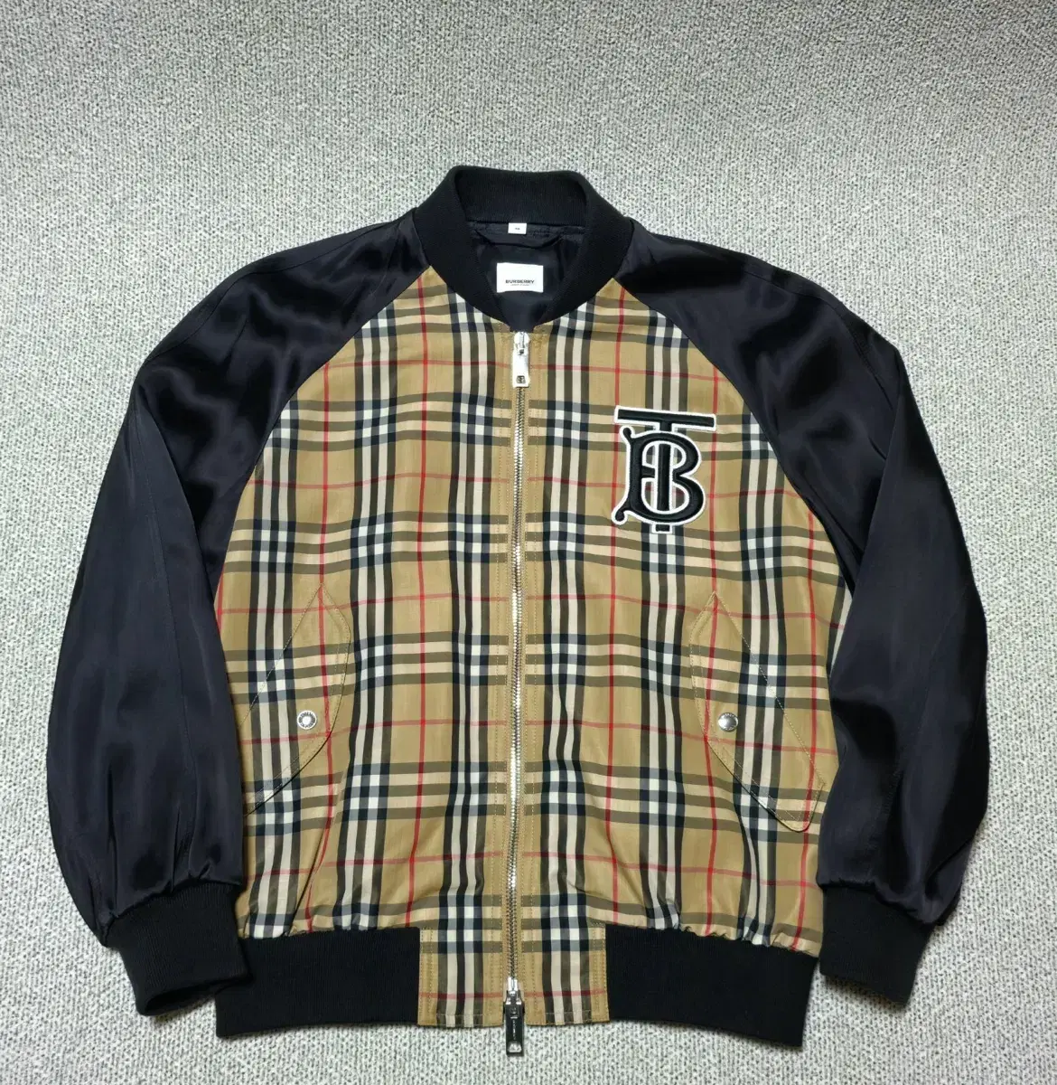 [48] Burberry Check Logo Nylon Bomber