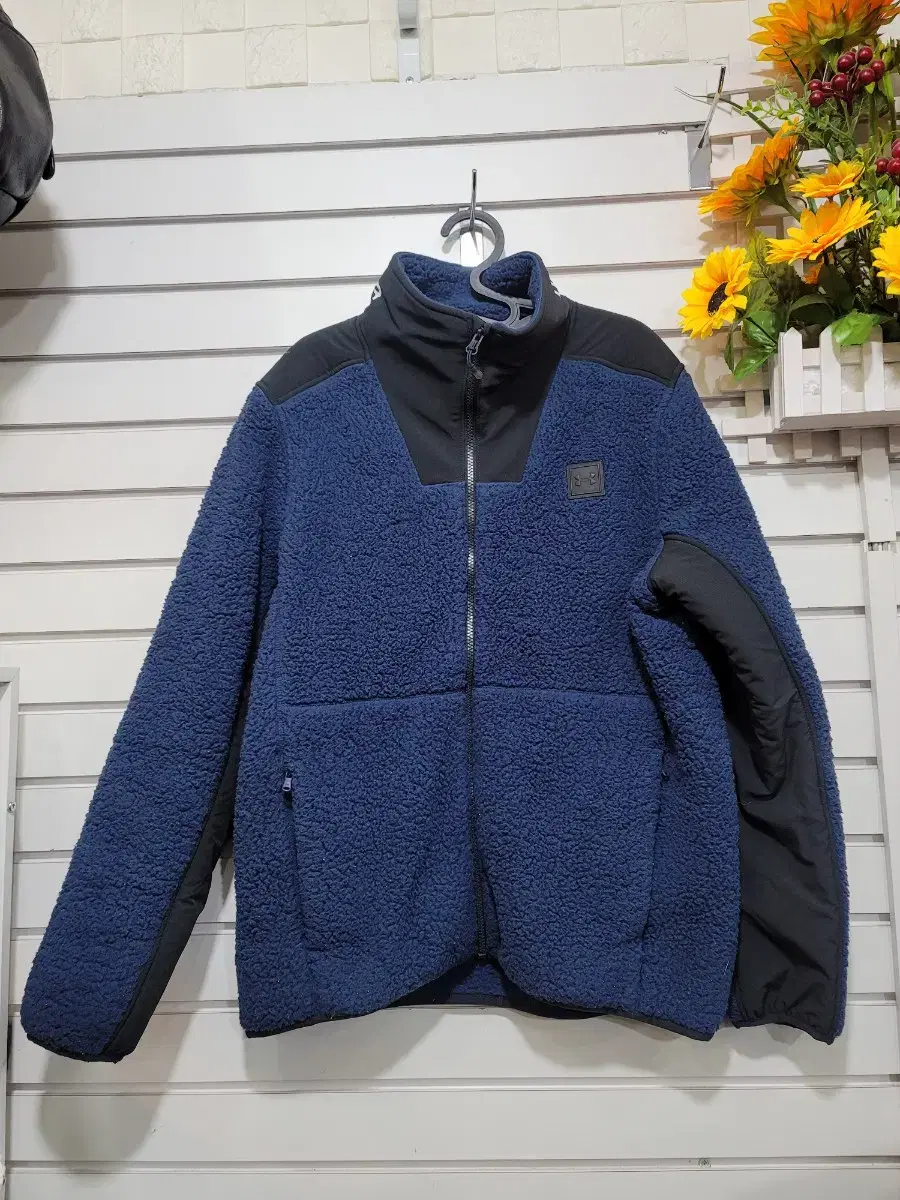 #MenswearUnder Armour Boa Fleece Jumper