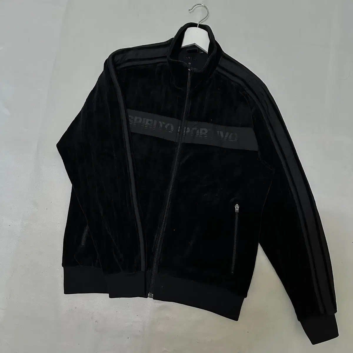 [100] Wheela Velvet Veloar Track Top Jersey Won't last long.