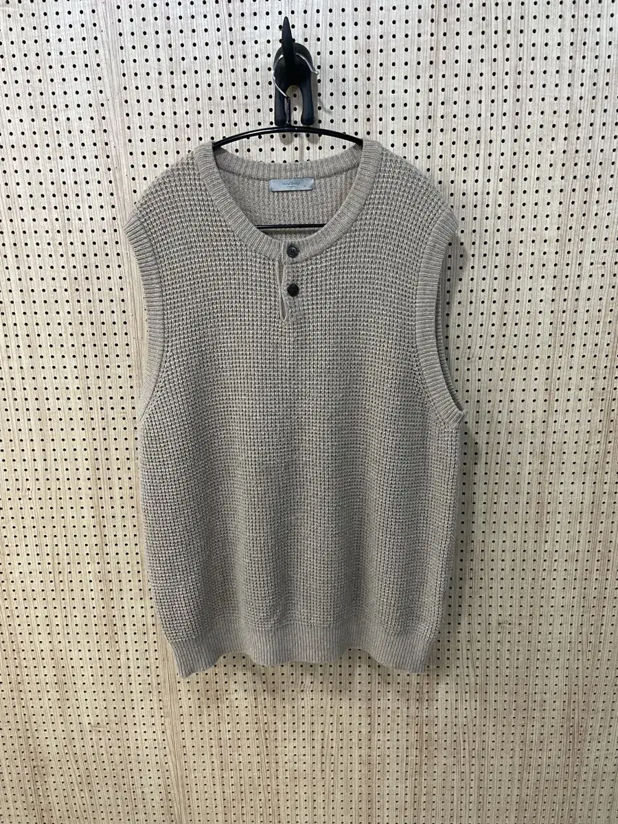 Beige men's vest 110