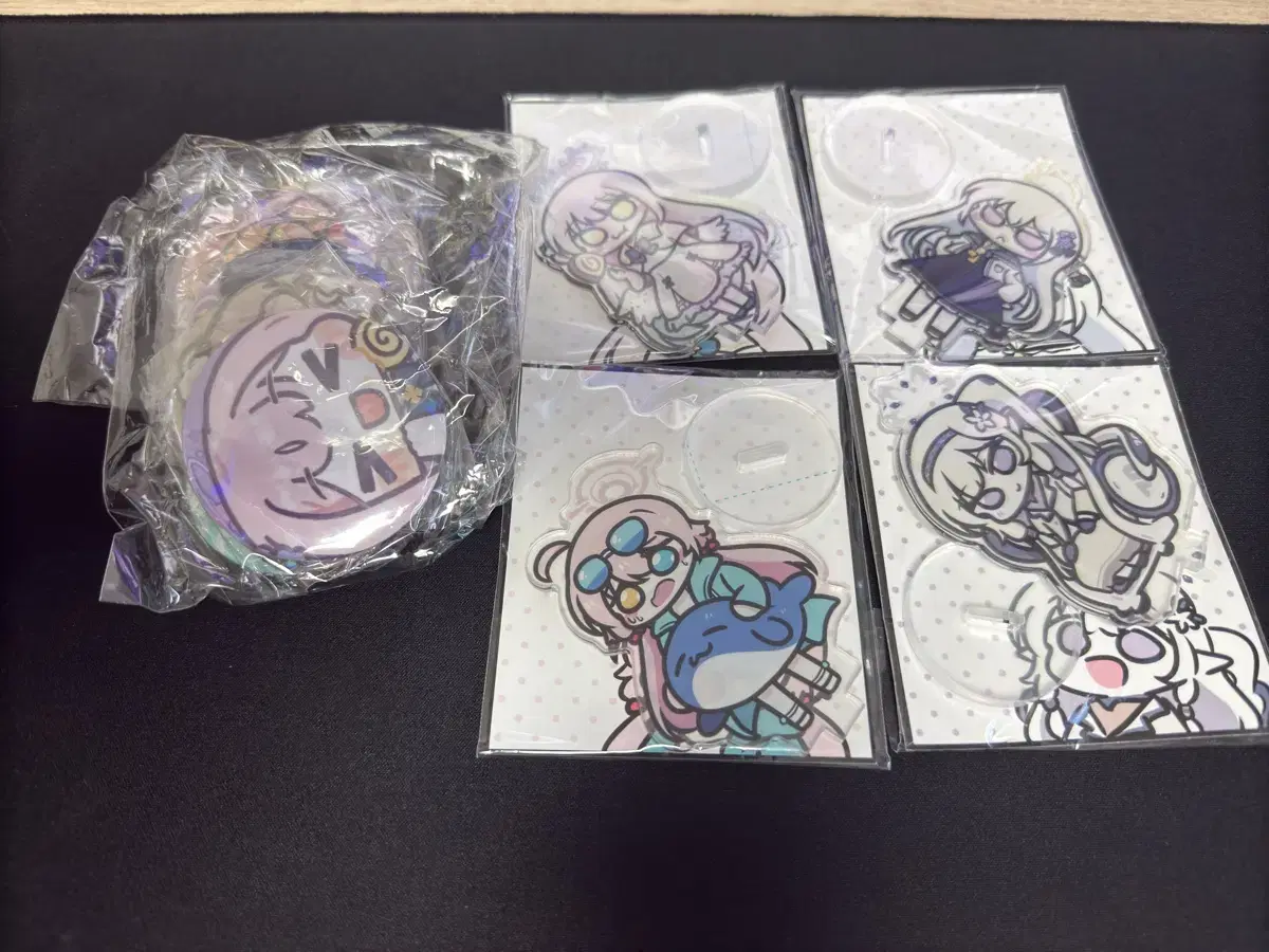 Bulk Bloo Archive Acrylic Stand 4pcs & 7pcs Can Badges