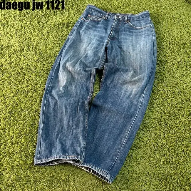 84/86-220 Levi's Jeans